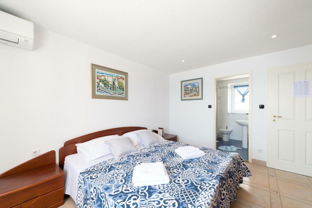 Riva Rooms Bol Exterior foto