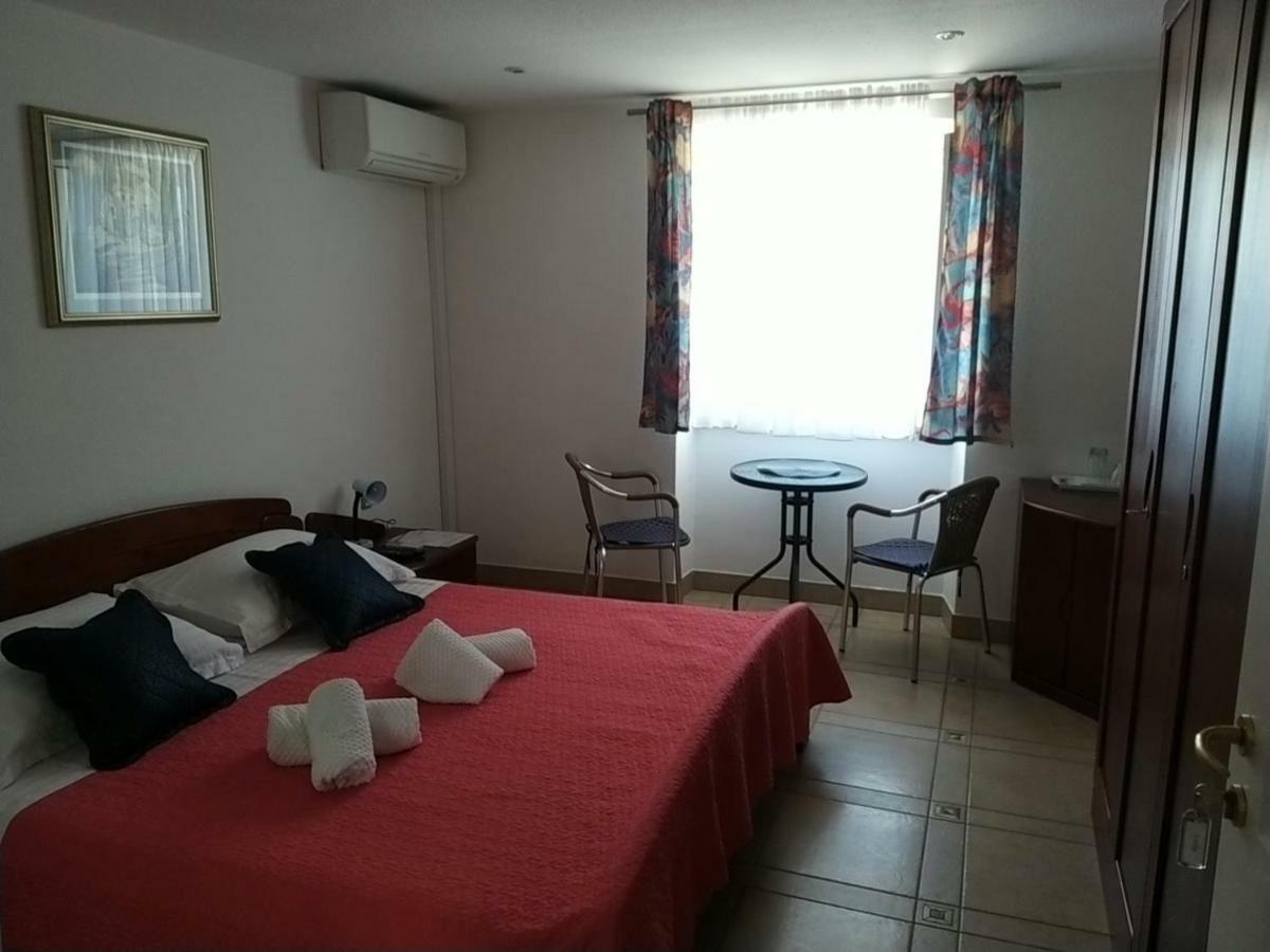 Riva Rooms Bol Exterior foto