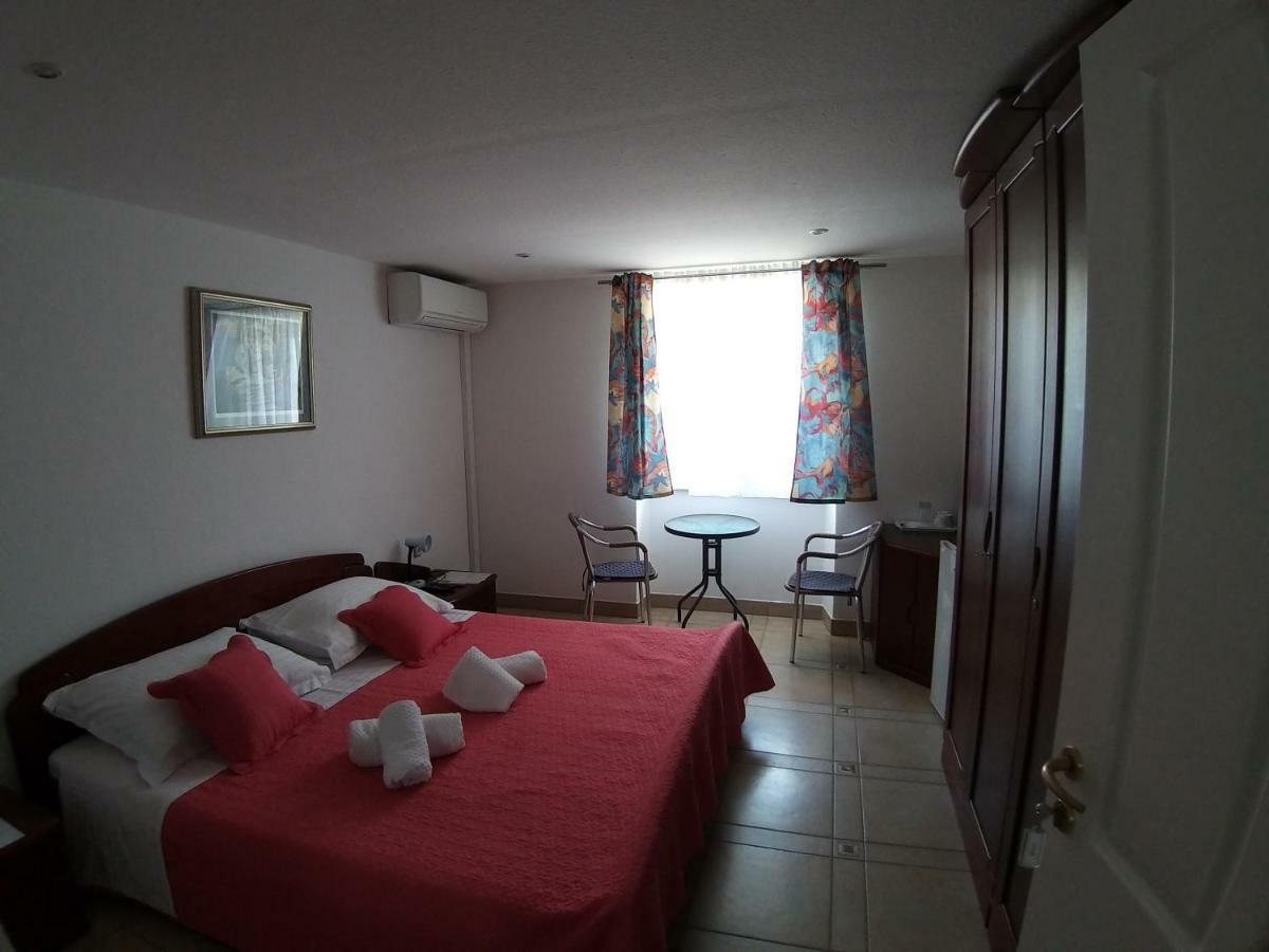 Riva Rooms Bol Exterior foto