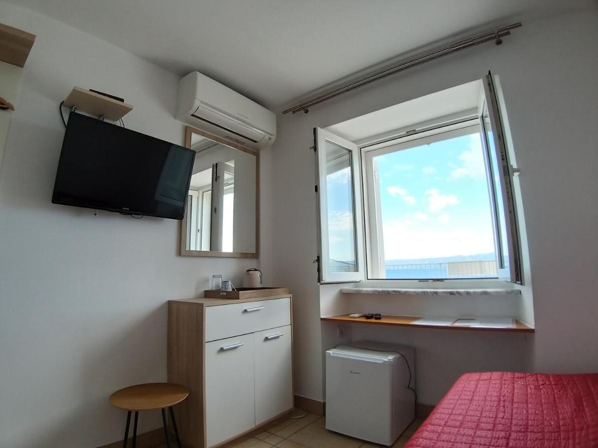 Riva Rooms Bol Exterior foto